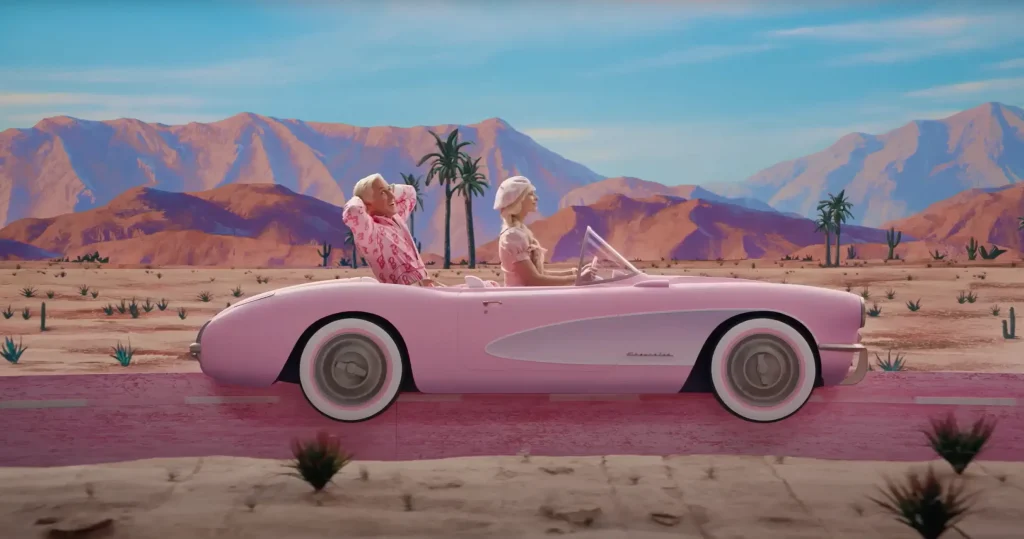 Barbie (Margot Robbie) und Ken (Ryan Gosling) 2023 im Auto