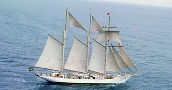 Flying Clipper 4K