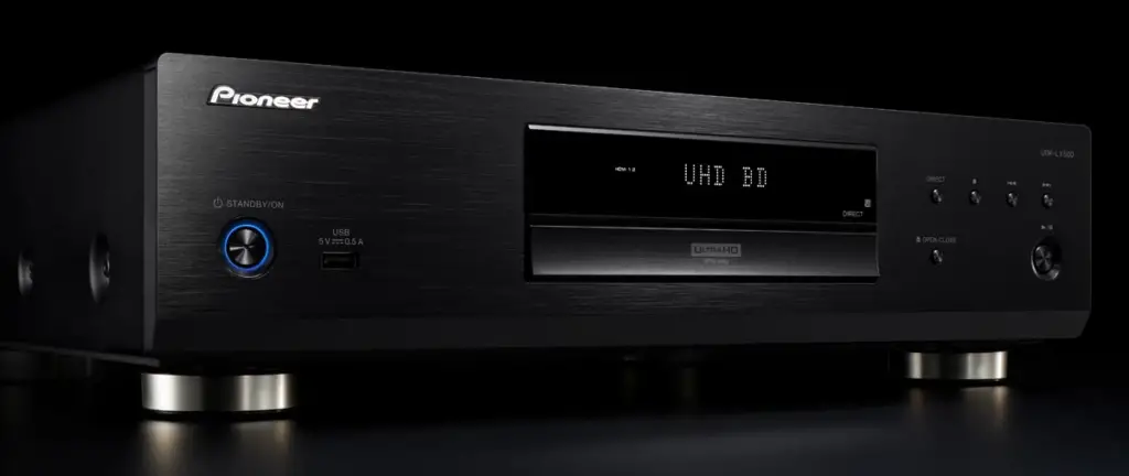 Pioneer UDP-LX500 4K Blu-ray Disc Player im Beauty Shot mit schwarzem Hintergrund