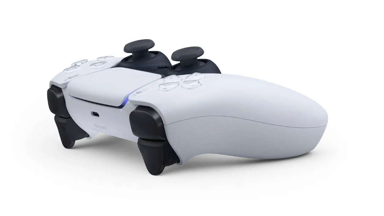 Silber-weißer Playstation 5 Controller mit DualSense Technologie